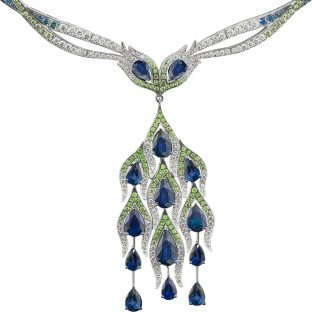 Elegant Feathers Necklace